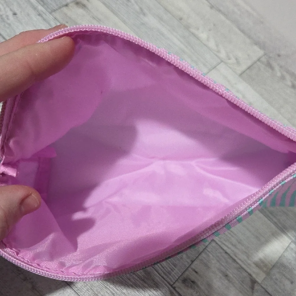 Clinique chic pastel